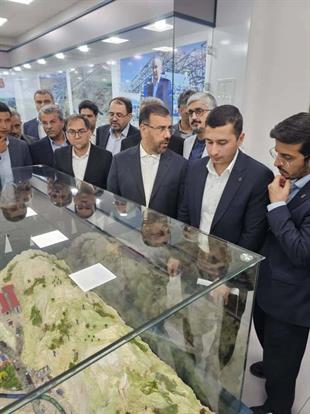 بازدید هیات استانداری فارس از دانشگاه علوم پزشکی سرخان دریا