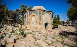 قبرستان دارالسلام شیراز جزء سه قبرستان‌ قدیمی جهان محسوب می‌شود و برخی معتقدند که سابقه این مکان به قبل از اسلام می‌رسد.